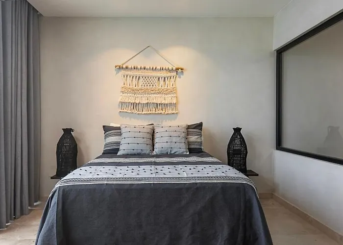 Oceanfront Ph With Stunning Bay Views *